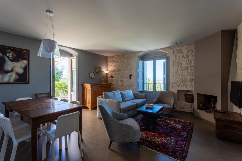 CASAIMBASTITA_VILLAIMBASTITA_SALOTTO