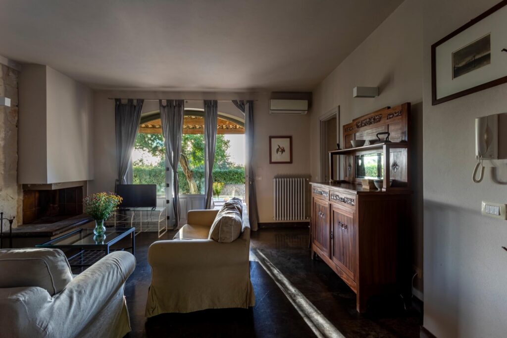 CASAIMBASTITA_VILLAIMBASTITA_SALOTTO2