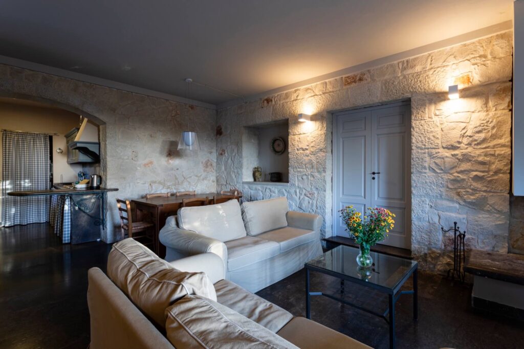 CASAIMBASTITA_VILLAIMBASTITA_SALOTTO4